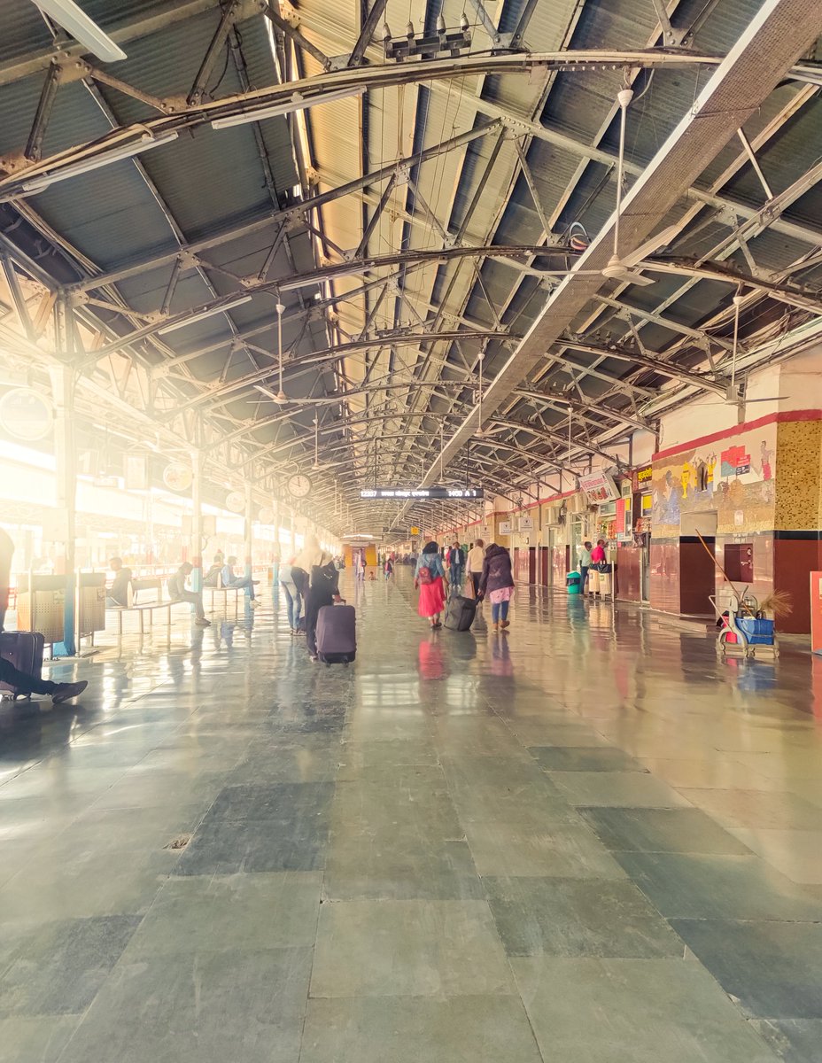 A picture from Kanpur Central.

For more information visit link below 👇,
And download pindle app as well.

pindle.io/web/share?sid=…

#pindleindia <a href="/Pindle_India/">PINDLE INDIA 🇮🇳</a>