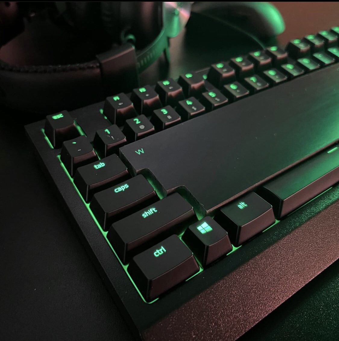 ClickItChris's tweet photo. Played #EscapefromTarkov for the majority of my 24 hour stream over the weekend. This is the keyboard I used for it. W key all day baby!! 

Thanks to everyone who came by, said hello and watched me get loopy. https://t.co/5YB7t46uVc
