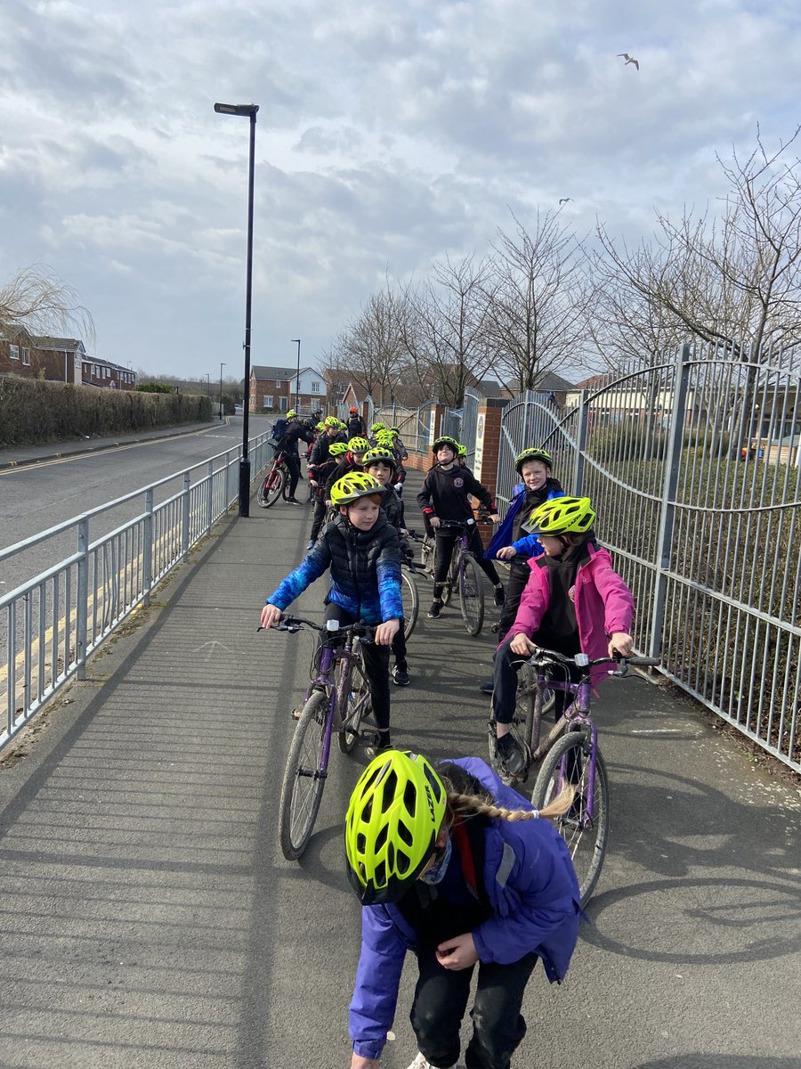 BikeDoctorDave's tweet photo. Welcome another school ⁦@valleygardensnt⁩ ⁦@bike4healthorg⁩ #morekidsonbikes let the #Adventures begin 🚲😁👍⁦@NorthTynesidePE⁩ ⁦@frogbikes⁩ #Cuturalchange https://t.co/VPbxw3YPwK