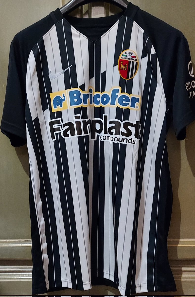 Un regalo inaspettato e estremamente gradito. Onorato di rappresentare una società come @AscoliCalcioPS  ; <a href="/ascolicalciofc/">Ascoli Calcio 1898 FC SpA</a> che crede fortemente in questo progetto. 
Un grande grazie va anche ai capitani <a href="/IiLLuSion7I/">𝐈𝐢𝐋𝐋𝐮𝐒𝐢𝐨𝐧𝟕𝐈</a> @MuchoLaido che nutrono in me una grande fiducia ormai da 2 anni