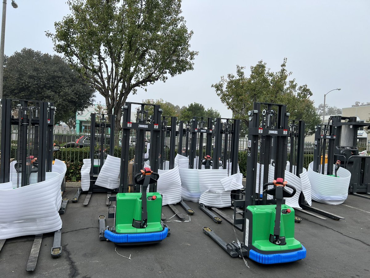 EKKOlifts's tweet photo. The #EB13E-138Li and #EB13E-145Li Lithium Straddle Stackers IN STOCK NOW! 2800lb Cap, 138ββ and 145ββ Lift Height. 24V/50Ah Lithium-iron Battery, Curtis Controller, On-Board Charger. Contact us and get yours today! https://t.co/WHEJyJileT 877-232-6517 info@ekkolifts.com #forklift https://t.co/0S5BZJy9cX