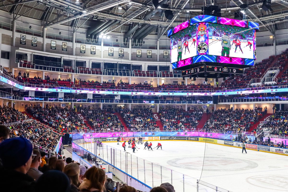 aralaitinen's tweet photo. YouTube all stars lätkämatsi 7880 ihmisen edessä oli yks elämäni upeimmista kokemuksista!❤️Kiitos kaikille! 
Kuvat: Teemu Saarinen
#jääkiekko
#gatoradecenter
#turku
#youtubeallstars
#hctps
@GatoradeCenter https://t.co/UOnFEhE2go