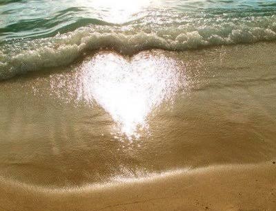 Herkesin, yanına gitmek istediği birileri vardır.
Gecenin üçü,
Sabahın körü,
Hatta cehennemin dibi olsa bile.

Nazım Hikmet