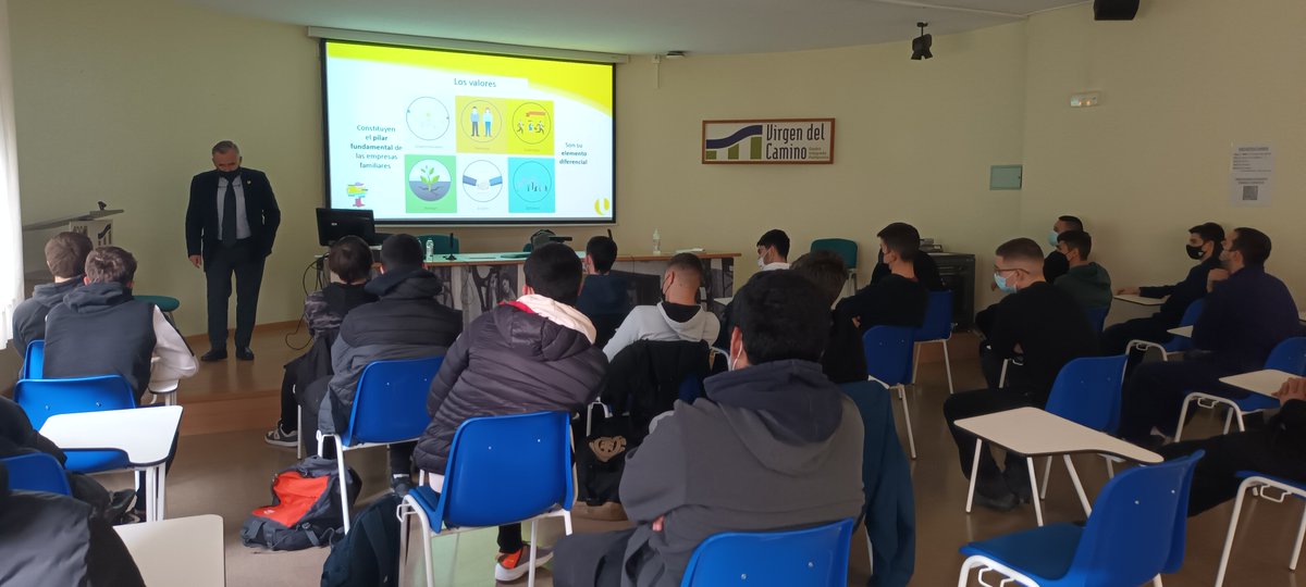 adefan_es's tweet photo. 📸 #GALERÍA DE #IMÁGENES

👨‍🏫 LA EMPRESA FAMILIAR EN LAS AULAS | Un total de 29 alumnos del CIP Virgen del Camino participaron en la charla ofrecida por @unsaingrupo el pasado 7 de marzo. El 11 de marzo, por su parte, los alumnos de FP visitaron las instalaciones de dicha empresa. https://t.co/yFjhBWwRXJ
