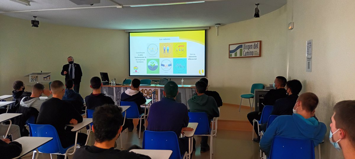 adefan_es's tweet photo. 📸 #GALERÍA DE #IMÁGENES

👨‍🏫 LA EMPRESA FAMILIAR EN LAS AULAS | Un total de 29 alumnos del CIP Virgen del Camino participaron en la charla ofrecida por @unsaingrupo el pasado 7 de marzo. El 11 de marzo, por su parte, los alumnos de FP visitaron las instalaciones de dicha empresa. https://t.co/yFjhBWwRXJ