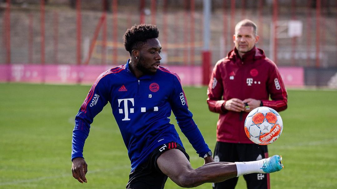 Beautiful news. Here’s Bayern fullback Alphonso Davies back in training today after being out since January with a heart condition. 🔙🔴 #FCBayern

Welcome back, <a href="/AlphonsoDavies/">Alphonso Davies</a>! 💪🏻