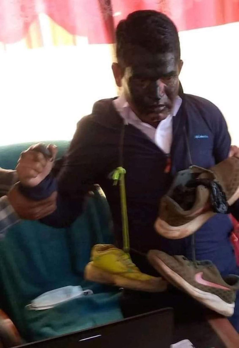 जाजरकोट जिल्ला स्वास्थ्य प्रमुख टिकाराम जैशीलाई  भ्रष्टाचार गरेको आरोप लगाउदै नेत्रविक्रम चन्द विप्लव निकट युवा संगठनले आज कालोमोसो दल्दै जुत्ताको माला लगाइदिएका छन्।

श्रोत : भिम उपाध्याय