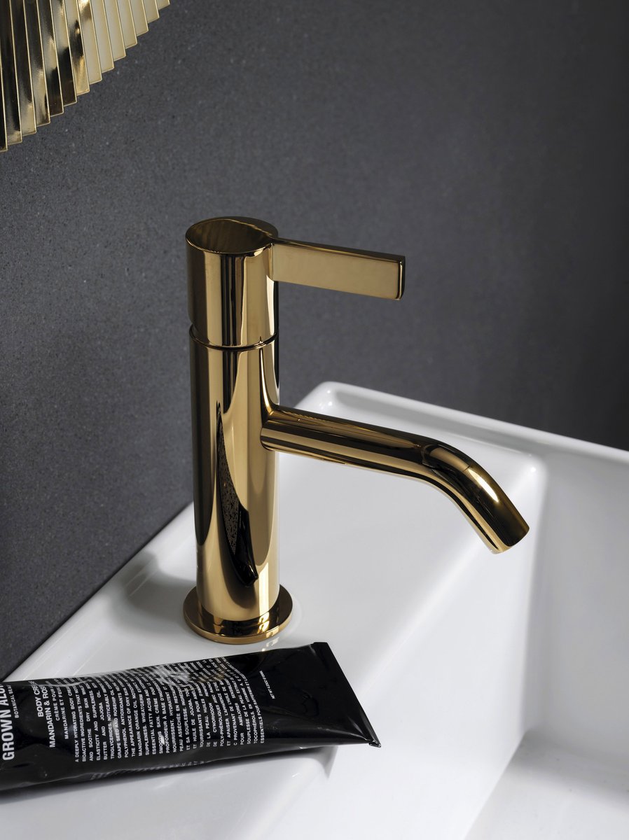 Go for gold 💛

If you’re looking to make a statement in your bathroom, but you don’t want anything too over the top, opt for statement taps and hardware. It’ll add a pop of colour and a stylish focal point to your space.  

📷 by @LaufenBathrooms