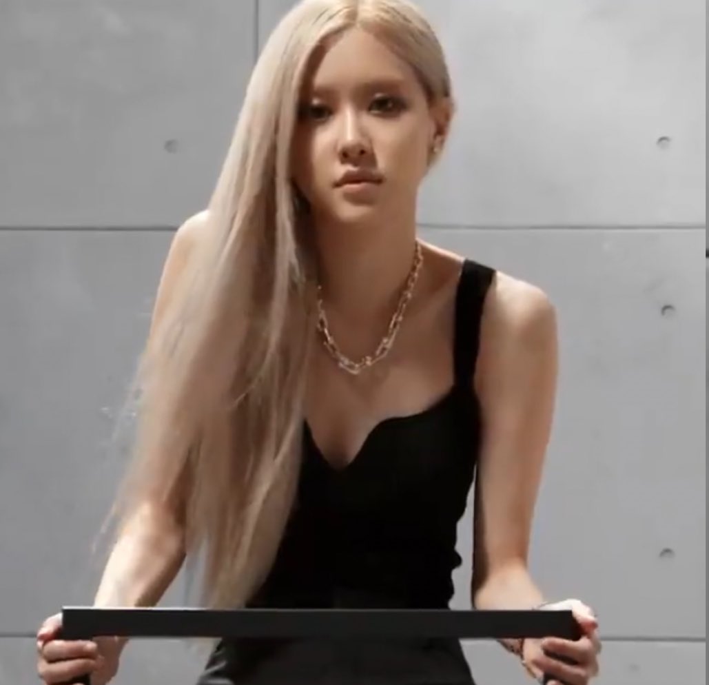 TIFFANY AMBASSADOR ROSÉ
 #ROSÉforTiffanyHardWear