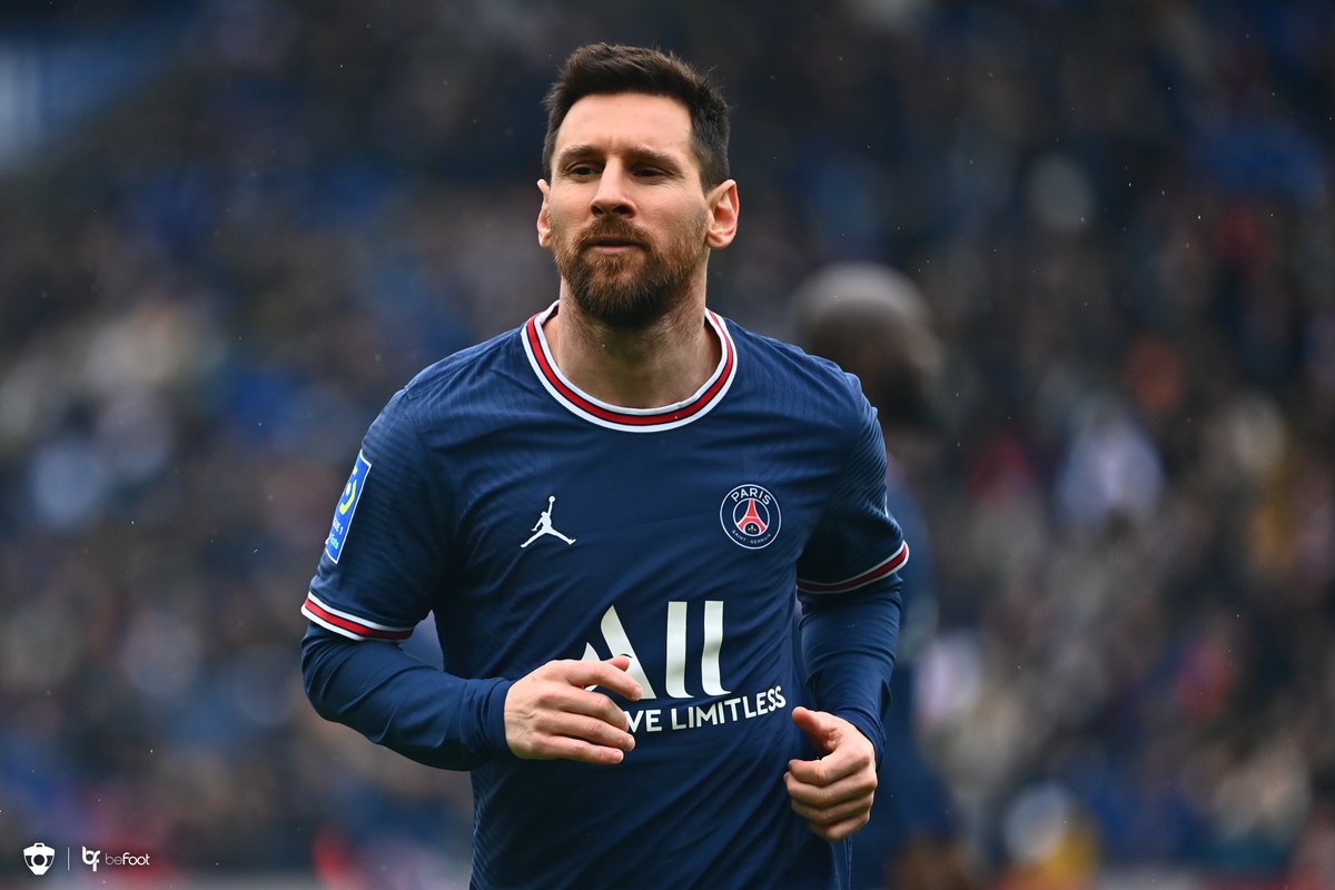 _BeFootball's tweet photo. Martin Liberman, sur les sifflets du Parc envers Messi :

« Je peux comprendre qu'ils soient énervés. Ils peuvent siffler oui, mais c'est la limite. Le PSG est moyen. Peut-être qu'ils ne savent pas qui ils sont. Un petit club, avec beaucoup d'argent, qui se pense grand ».

(Ole) https://t.co/4JHwQ5lp2E