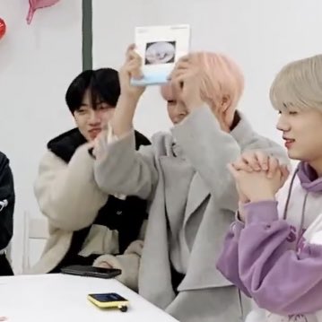 serimlatte's tweet photo. allen asked serim if he’s gonna show it to us and wonjin said selm already did he was waving it hahaha this is ver2 (liberty ver)! https://t.co/NtdHCEA2Mm