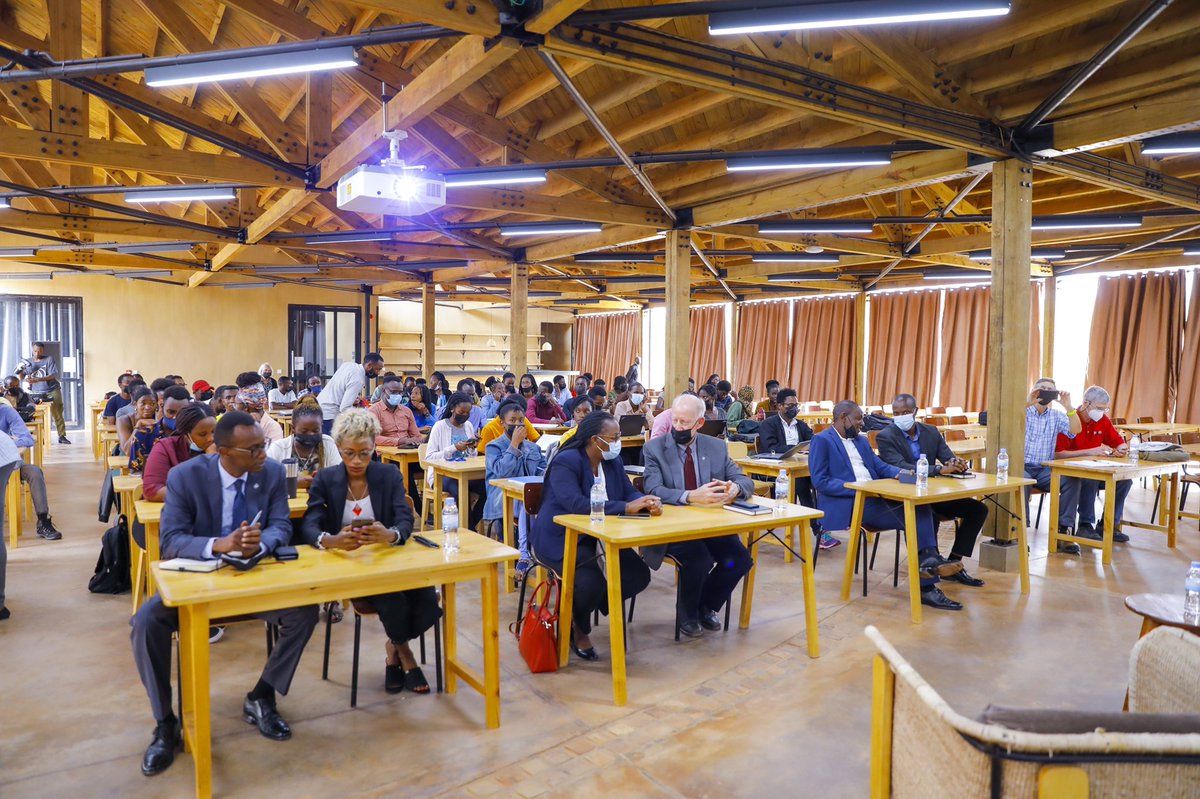 Happening now: The Minister of Agriculture and Animal Resources <a href="/g_mukeshimana/">GerardineMukeshimana</a> joins <a href="/RICA_Rwanda/">Rwanda Institute for Conservation Agriculture</a> students for Commonwealth Day celebrations. 
#CommonwealthDay2022 #AgriUpdatesRw #Rwanda