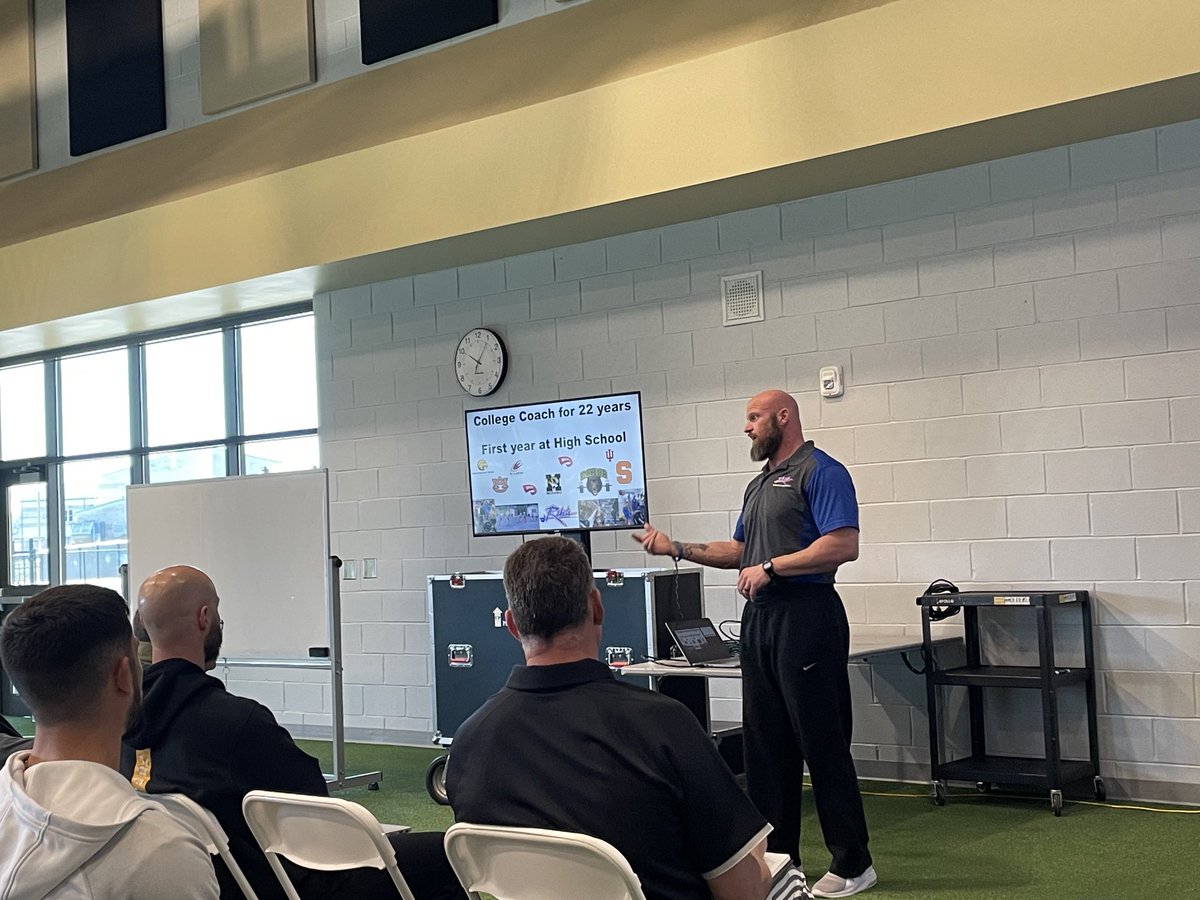 hdabernethy's tweet photo. Keith Caton talking the Byrnes program at the TL Hanna Clinic!
#SpeedForceMax
#TotalStrengthandSpeed https://t.co/yh25zthwHZ