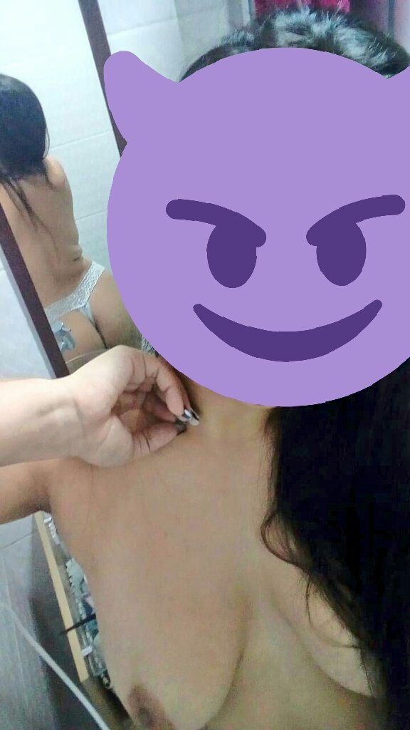 Vida2Casal's tweet photo. Foto tirada especialmente para vc @h0memadmirador 😈

 Agora me conte o que vcs fariam com uma delícia de mulher dessa?!

Gostou? Da RT

#SegundaDasDelicias #MulherDeCorno #hotwifehotlife 

@divulga_casadas @somusas1 @jefersonsousajk @Hotwife_Utah @CuckCorno https://t.co/aRaOzprZ8s