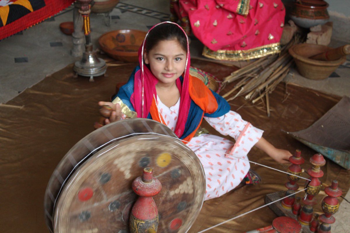uzmish's tweet photo. " ودھائیاں جی ودھائیاں!" #پنجاب #Punjab #culture 
اج  #اسلامک فاونڈیشن سکول چک جھمرہ وچ پنجابی رہتل دا دیہاڑا بڑے جذبے،  پیار تے شوقاں نال منایا گی- https://t.co/mARs3U4lj9