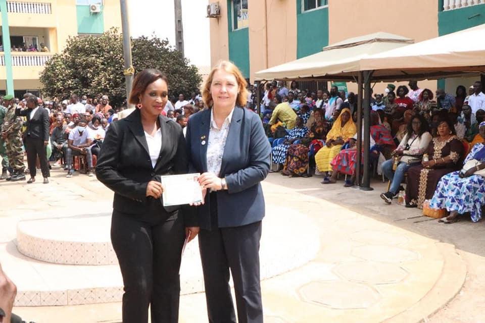 BoCEJGuinee's tweet photo. #Projet_BoCEJ_FCCE_ASCAD
Ce vendredi 11 mars, le Ministre de la Jeunesse et des Sports, M. Lansana Béa DIALLO, a présidé la cérémonie de remise de certificats aux diplômés d'ASCAD. Sur les 711 récipiendaires, #300_jeunes ont été formés dans le cadre du Projet BoCEJ. https://t.co/Upftq0mtLn