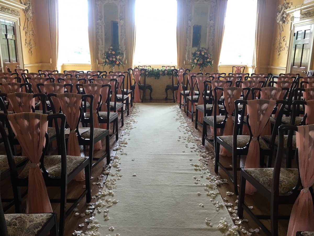 Talk about making an entrance... <a href="/hagleyhall/">Hagley Hall</a>  you are guaranteed to give your guests the #WOW factor 😍
Are you recently #engaged and seeking a #wedding #venue? E-mail: weddings@hagleyhall.com to organise a viewing and we can show you all we have to offer. 
#WorcestershireHour