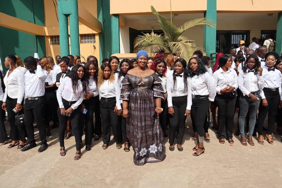 BoCEJGuinee's tweet photo. #Projet_BoCEJ_FCCE_ASCAD
Ce vendredi 11 mars, le Ministre de la Jeunesse et des Sports, M. Lansana Béa DIALLO, a présidé la cérémonie de remise de certificats aux diplômés d'ASCAD. Sur les 711 récipiendaires, #300_jeunes ont été formés dans le cadre du Projet BoCEJ. https://t.co/Upftq0mtLn