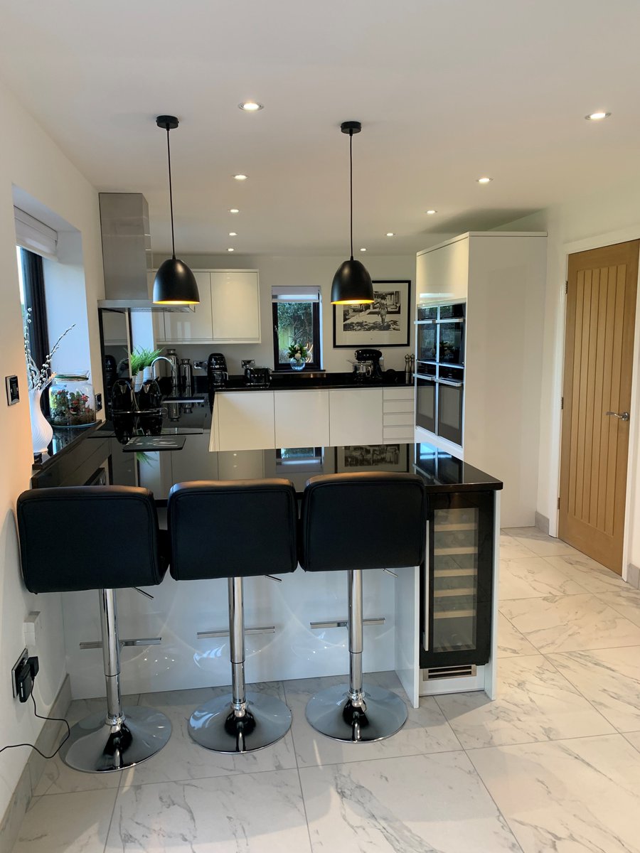 CreativeInterDE's tweet photo. We love it when a project comes together✨

This contemporary kitchen, including @NEFFHomeUK ovens, we fitted for one of our customers is a great example of open plan living, effortlessly balancing style with functionality. It’s the perfect space! https://t.co/kz2LDKRb9N
