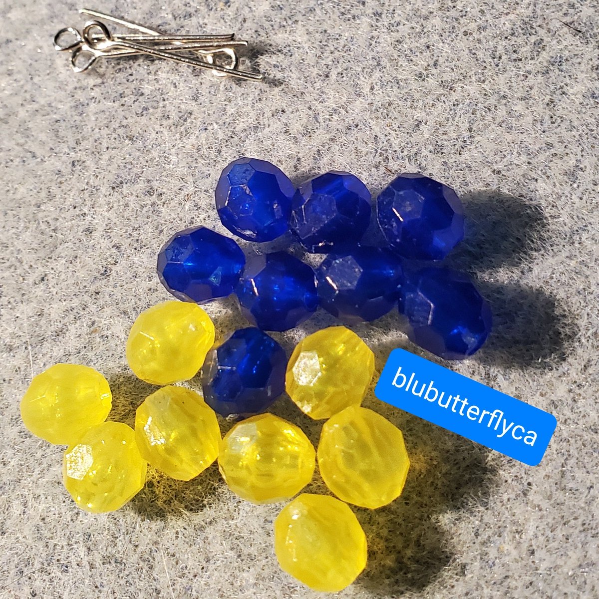 blubutterflyca's tweet photo. Stay tuned for more updates!!

#blubutterflyca #handmadejewelry #beading #beadwork #artsandcrafts #crafts https://t.co/Ml5rTMi3bY
