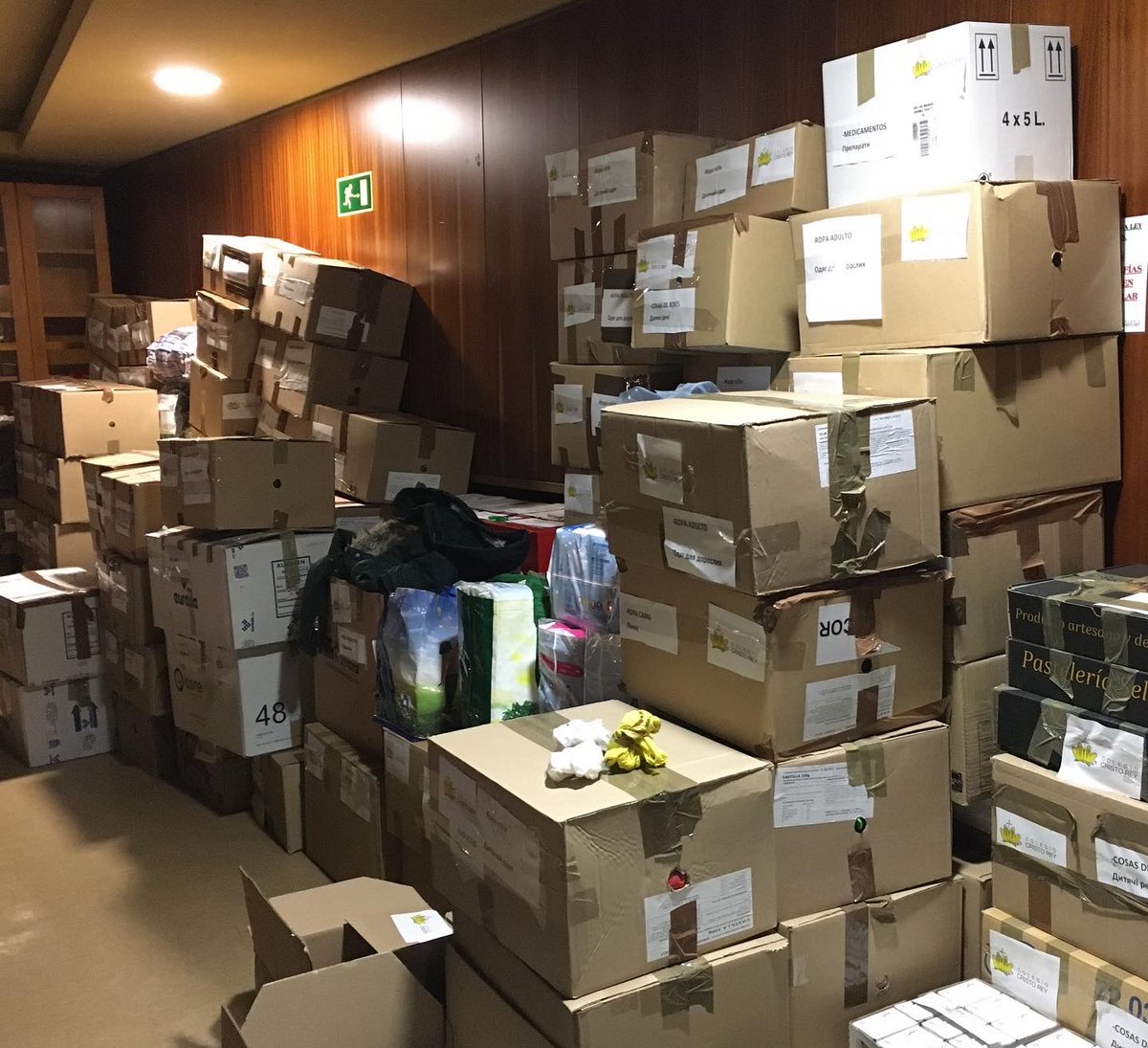 🇺🇦 La solidaridad de toda la familia Cristo Rey ha logrado enviar a Ucrania un autocar cargado de ropa, juguetes y material sanitario

👏🏻 Gracias a las empresas Sr. Potato y Eurotrans y GRACIAS a todos los implicados. ORGULLOSOS de las familias del cole, sois maravillosos

#CCREY