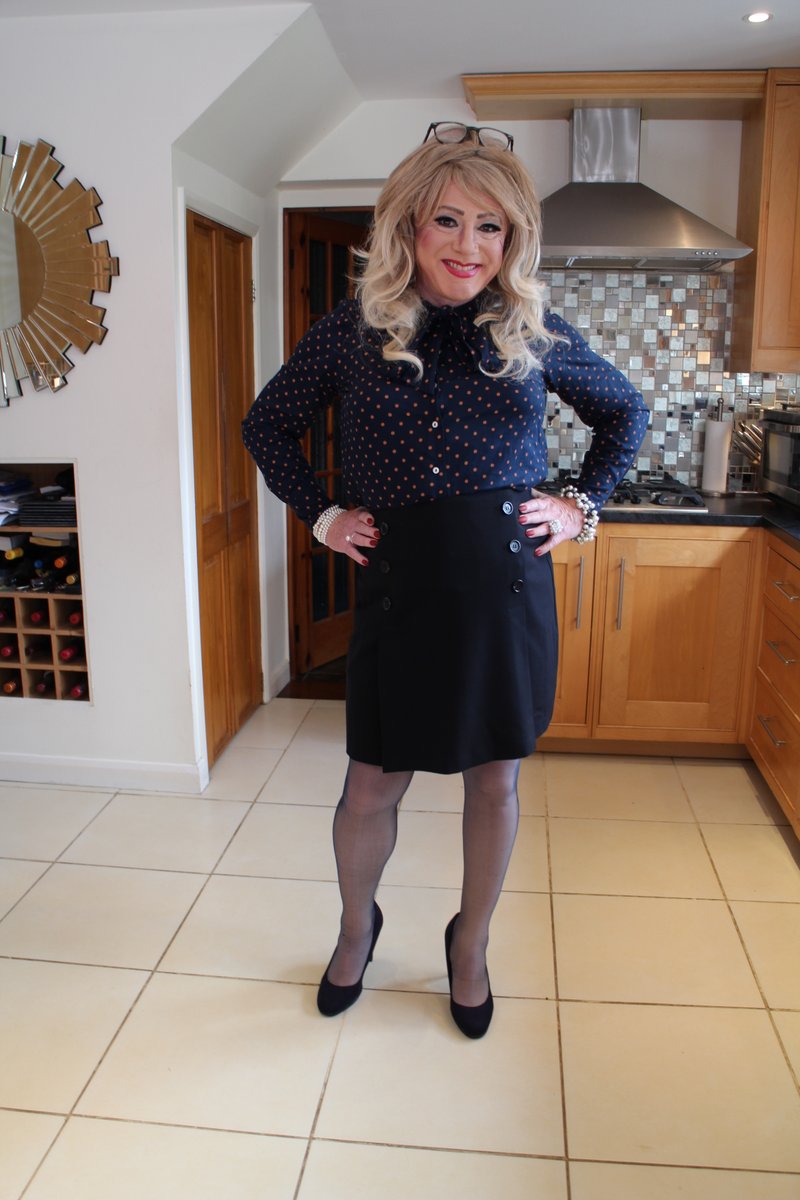 SindySilky's tweet photo. #Blue #Monday 2..#blueblouse, #blueskirt, #blueseamedstockings,#blueheels https://t.co/xj7FE3Q6kg