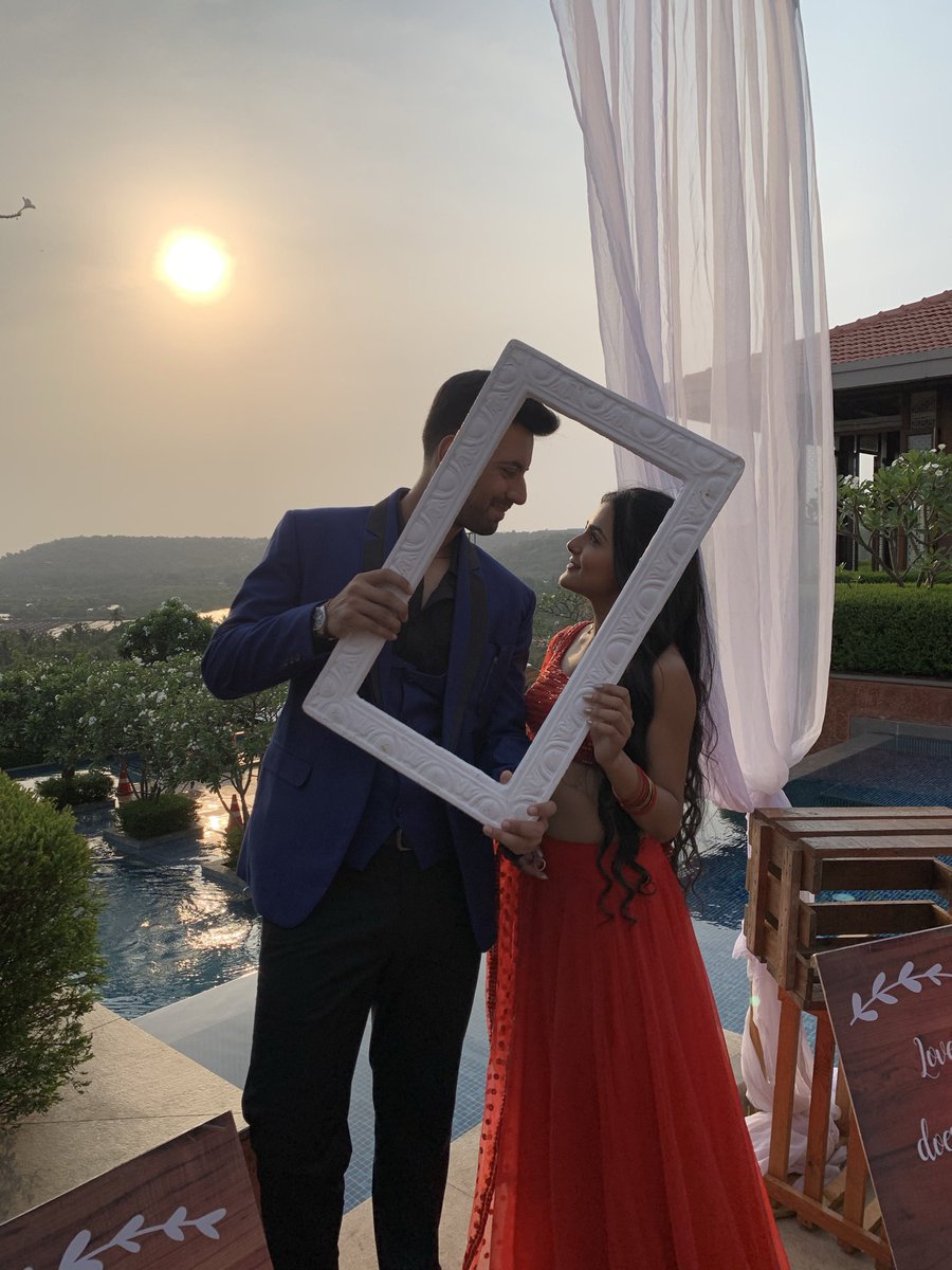 karanvirsharma9's tweet photo. Yeh lo aap logo ke liye throwback to 
#ShauryaAurAnokhiKiKahani 
RELIVE SHAKHI MOMENTS 

Photoshoot that got away. https://t.co/3zuam7Qdi2