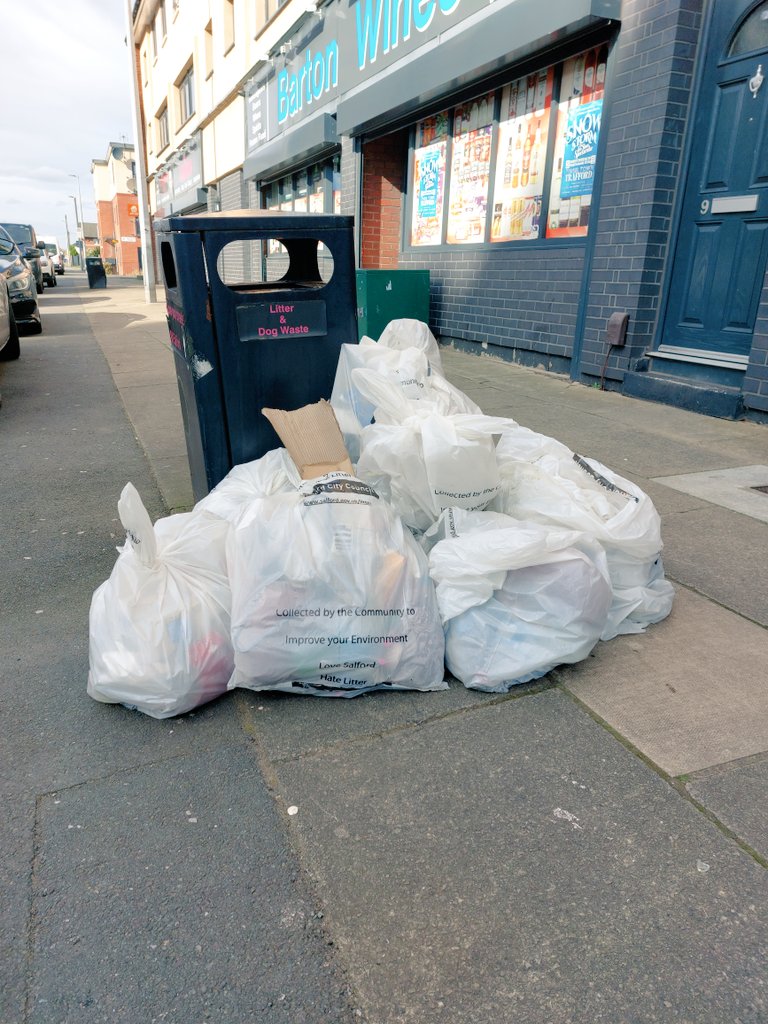 holycrossAS's tweet photo. Year 2 have done it again! We are incredibly proud of them all! ๐ Look at all the litter they have collected this afternoon @SalfordCouncil #HCASeco #PlastCleverSchool #PlasticCleverSchools #PickItUp #IsItYours @KidsVplastic https://t.co/5mGKYVwNZ8
