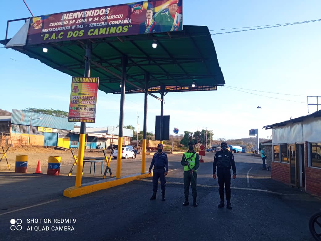 poliguarico15's tweet photo. #14Mar|| A esta hora, funcionarios adscritos al #CCP2 continúan desplegados, realizando el chequeo de vehículos y motos que transitan por el Municipio Ortiz.
#PescadoresDePaz https://t.co/aVQXlJUXfs
