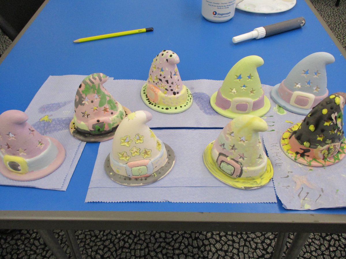LancsLibraries's tweet photo. Hattie had great fun at #PoultonLibrary, pottery painting, thanks to Arts Society Fylde @FyldeDFAS and Karyn from 'Dots on Pots'! 
Why don't you see what's on in your library? https://t.co/QuCnC5KiH0 https://t.co/5gdjxC0Gao