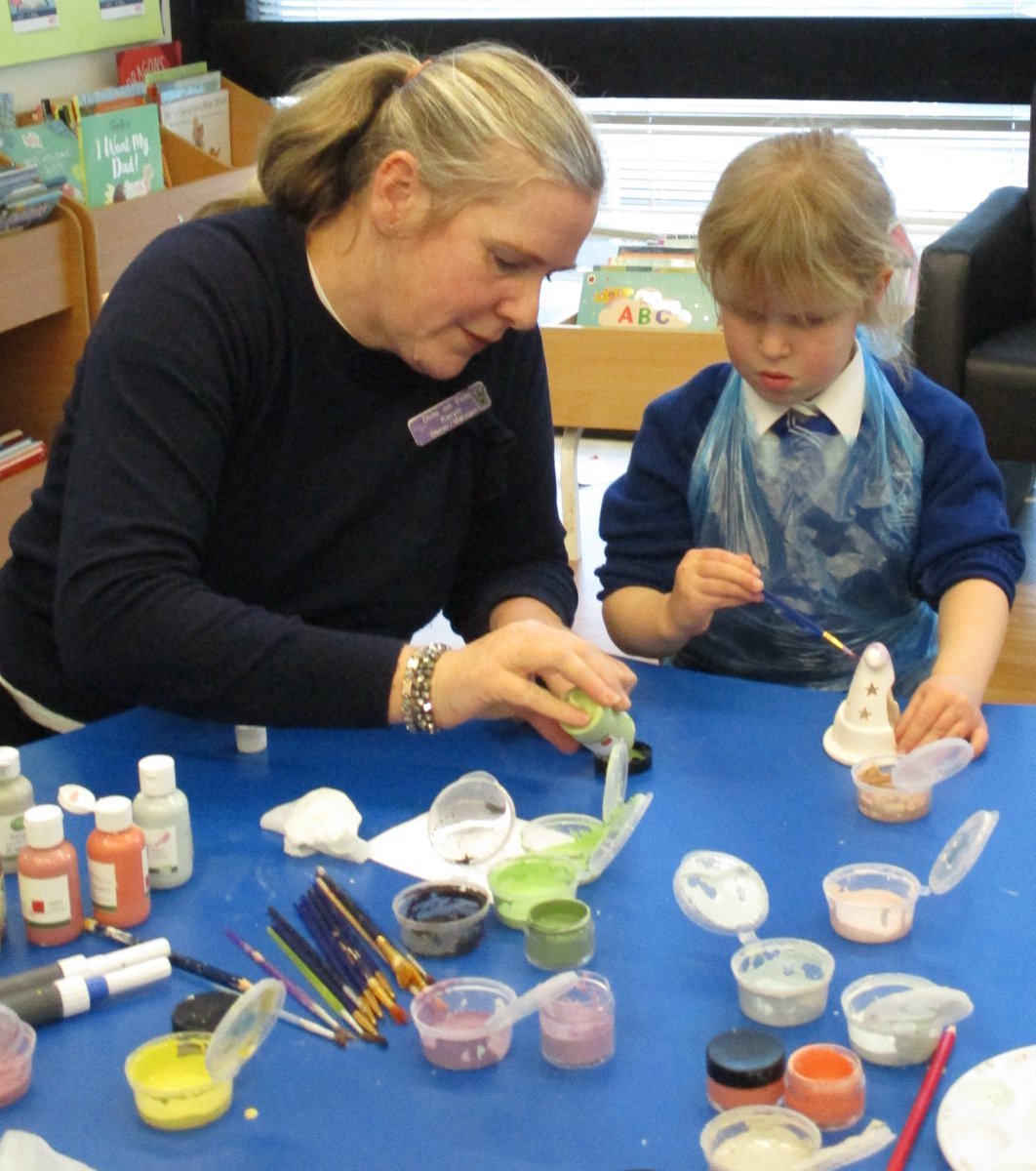 Hattie had great fun at #PoultonLibrary, pottery painting, thanks to Arts Society Fylde <a href="/FyldeDFAS/">Arts Society Fylde</a> and Karyn from 'Dots on Pots'! 
Why don't you see what's on in your library? events.lancashire.gov.uk