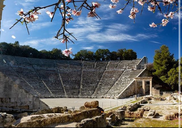 nidibou's tweet photo. This was the Archaelogical Safari we did with exceptional miss
@olgacharami for the new “Taxidia” magazine.
Out on Sunday, March 20, with @Kathimerini_gr
📷 @nidibou
#ktravel #taxidiamagazine #epidaurus #architecture #travelphotography #springingreece #argolida https://t.co/IMPyHodbVm