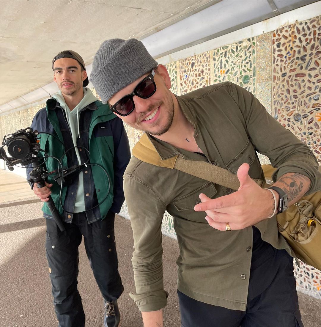 a few ✨moments✨ from the Home To You video shoot day

watch it here: bfan.link/home-to-you