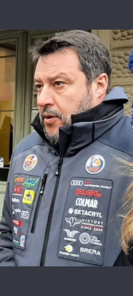 maestrodistrada's tweet photo. @lucia_pal Magari con la pochette?🤔
In alternativa, ci sono i“modelli” #buzzurro e ebetino!⬇️🤣 https://t.co/tyJVckS4DT