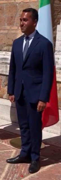 maestrodistrada's tweet photo. @lucia_pal Magari con la pochette?🤔
In alternativa, ci sono i“modelli” #buzzurro e ebetino!⬇️🤣 https://t.co/tyJVckS4DT