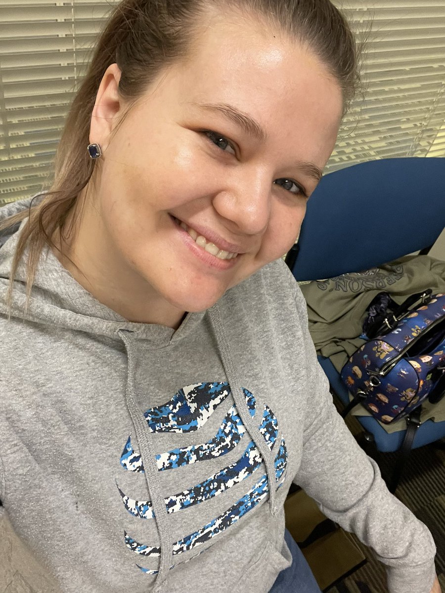 AlishaKearley's tweet photo. AT&T swag day. Got this almost 4 years ago as a prize from my TM when I was on the phones. Still going strong. #eblock #winas1team #cando #attproud #guinningtogether @Eblockculture @jmasplund @Valerie_m_cando @MTC_MSS https://t.co/rdRuYGP0KD