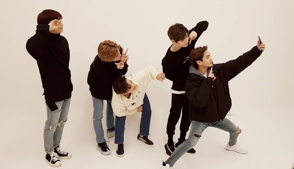 nuest_pandal's tweet photo. 우리 뉴이스트 데뷔 10주년 축하해
#하나둘셋_뉴이스트_사랑해
봄이라는 계절을 행복으로 물들게해주서 고마워
#EVERYWHERE_WITH_NUEST
항상 사랑하고 평생 응원할게 하나둘셋 사랑해🐢🐶🐯🦊🐰❤ https://t.co/MJUJKrtY1z
