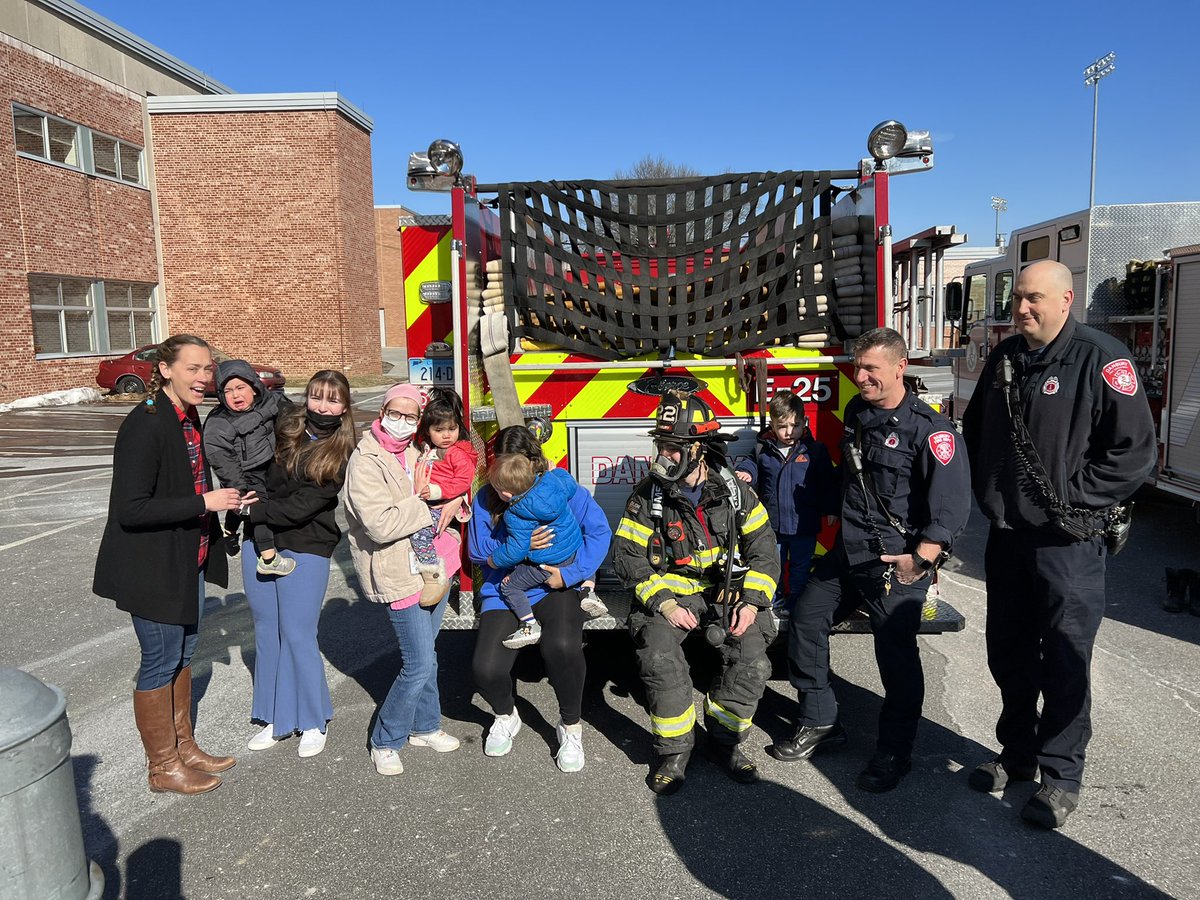 EricaKeane3's tweet photo. Thank you @DanburyFireDept for your visit to our infant/toddler program today!! @MrDPrincipalDHS https://t.co/t0yWRq6JPu
