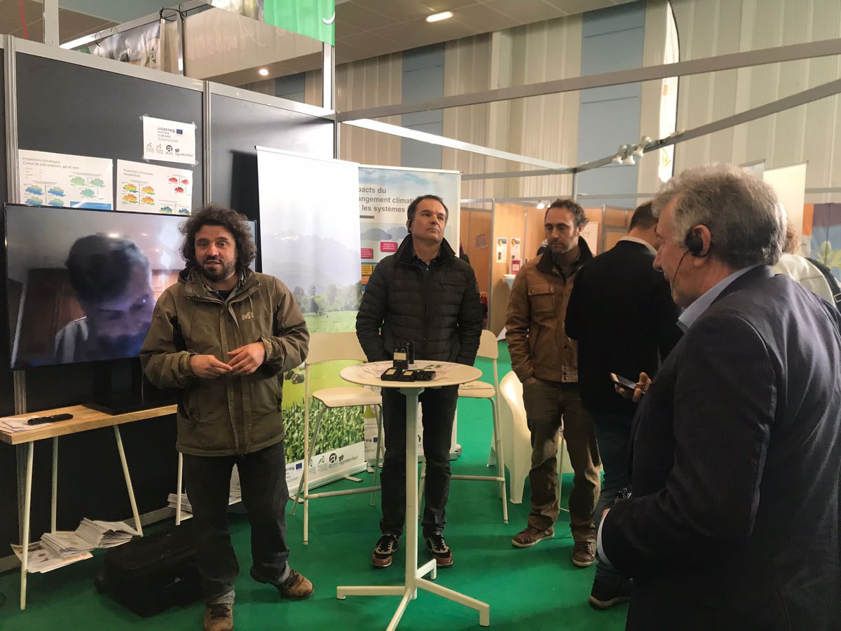 Agroterritori's tweet photo. Visitem el Saló Agrícola 2022 de Tarbes FR amb ramaders i ramaderes de la @uniopagesos i de la Cooperativa #ABERE
@ChambagriFrance
#CLIMAGILproject
#France #Euskadi #Catalunya
#POCTEFA #FonsUECat https://t.co/KsARtzjFXf