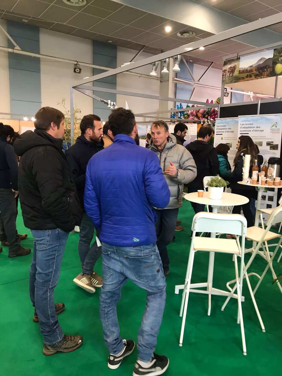 Agroterritori's tweet photo. Visitem el Saló Agrícola 2022 de Tarbes FR amb ramaders i ramaderes de la @uniopagesos i de la Cooperativa #ABERE
@ChambagriFrance
#CLIMAGILproject
#France #Euskadi #Catalunya
#POCTEFA #FonsUECat https://t.co/KsARtzjFXf