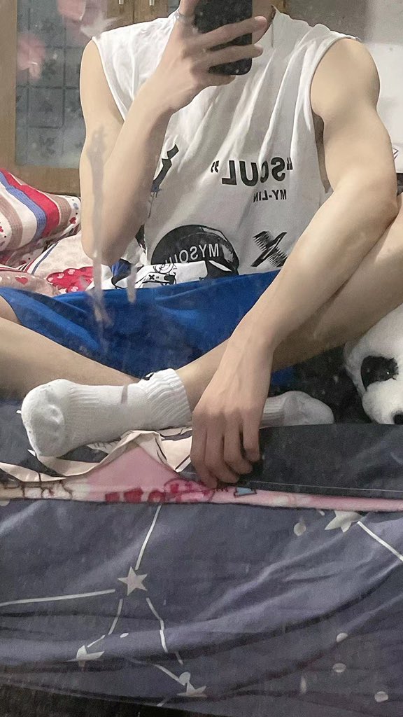 55800569A's tweet photo. 舔吗 https://t.co/WvEDVNtttm