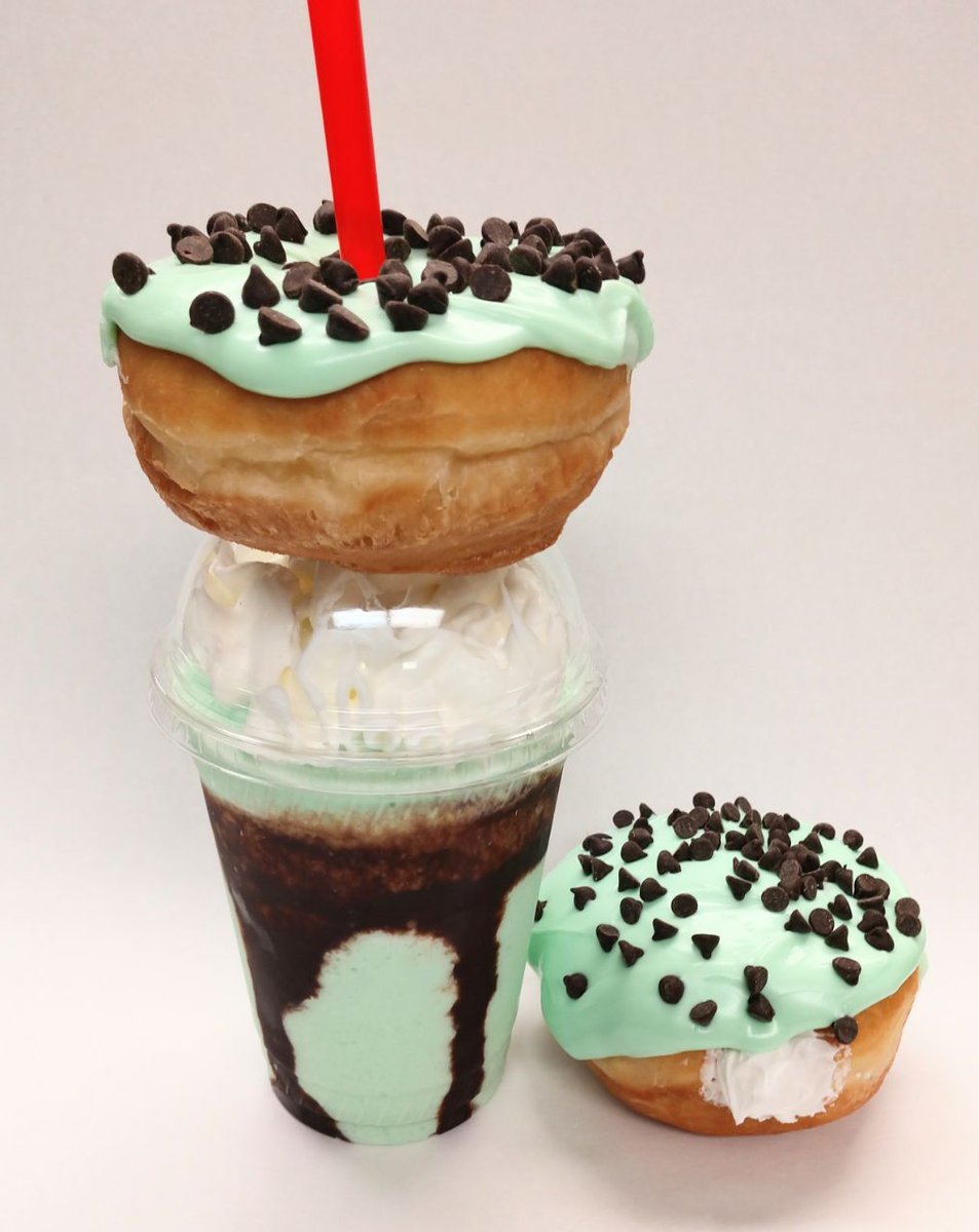 PaulasDonuts's tweet photo. FREE DONUT w/ purchase of any Frozen Beverage today!
&
2 FREE DONUTS w/ purchase of a Dozen DONUTS!
Order online for a quick pick-up: https://t.co/rCCyNUCwSL
Wonderful Winter Deals ๐ฉ
#icedcapp #frozenchai #cookiesncream #frozenmint #mintcookiesncream #Mondayvibes https://t.co/s54Fd1DEKr
