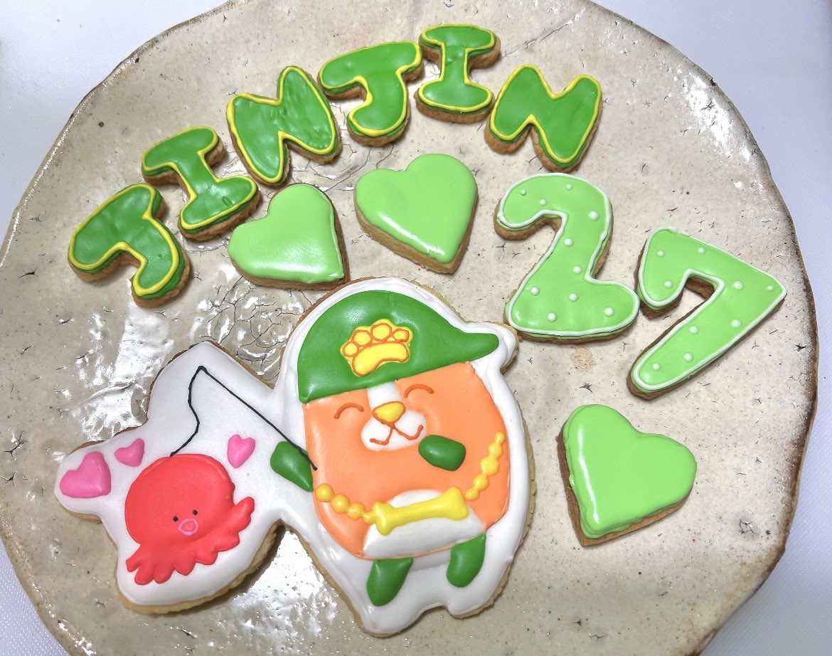 _kyaooooojin's tweet photo. かなりの不器用だから１ヶ月前から練習し始めたケーキ、

だいすきなジヌさんの２７才が健康で笑顔と幸せがたくさんでありますようにと願いを込めて🎂💫

#최고의_찐리다_찌누_생일입리다
#진진 #JINJIN #박진우 #ASTRO @offclASTRO https://t.co/3TUrgYh8Iy