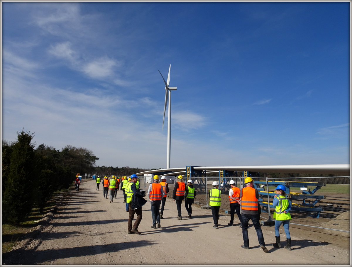 𝙑𝙚𝙚𝙡 𝙞𝙣𝙩𝙚𝙧𝙚𝙨𝙨𝙚 𝙤𝙢𝙬𝙤𝙣𝙚𝙣𝙙𝙚𝙣 𝙞𝙣 𝙧𝙤𝙣𝙙𝙡𝙚𝙞𝙙𝙞𝙣𝙜𝙚𝙣 𝙒𝙞𝙣𝙙𝙥𝙖𝙧𝙠 𝙂𝙧𝙚𝙚𝙣𝙥𝙤𝙧𝙩 𝙑𝙚𝙣𝙡𝙤. De 8 windmolens leveren vanaf 2023 groene stroom. De hoeveelheid is vergelijkbaar met het stroomverbruik van 30.000 huishoudens. <a href="/Windunie/">Windunie</a> <a href="/Greenchoice/">Greenchoice</a>