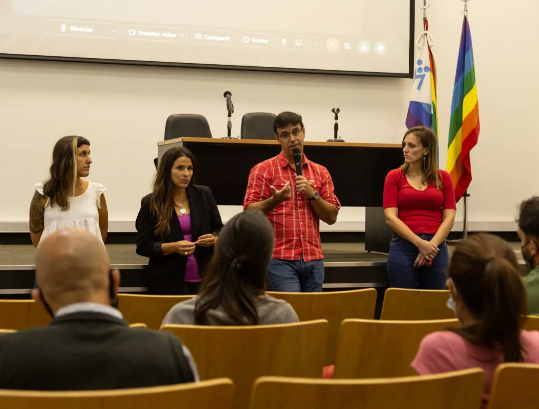 EriPereyraVL's tweet photo. Junto a @AlexRoig_inaes y @MilagrosMoya_0k entregamos diplomas a lxs certificadorxs territoriales que finalizaron su formación en el @INAESarg

Agentes del Estado que facilitarán los tramites de las entidades y grupos pre cooperativos del país✅💪

#INAESfederal 🇦🇷
#INAEScerca https://t.co/eQOboilRtE