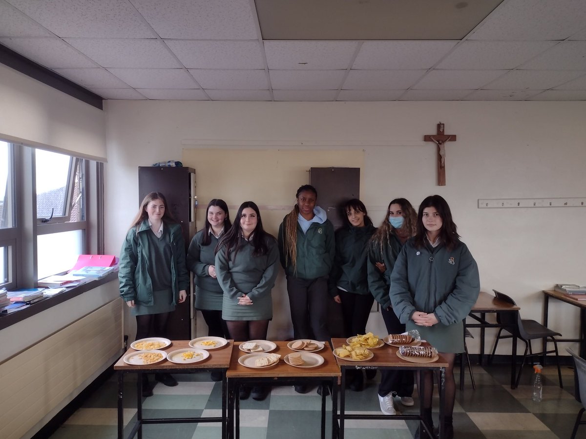 Pres_Bally's tweet photo. Some 5th year students were involved in a taste testing experiment between branded and own-brand goods! #presentationballyphehane #teachingandlearning #activemethodologies https://t.co/uOjrRTlheS