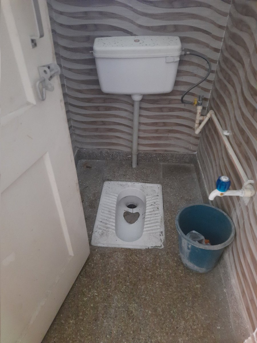 _misu___'s tweet photo. #humanrighttowaterandsanitation @DUSUofficial @lbcduofficial @ugc_india @EduMinOfIndia @dpradhanbjp reality of a College of Delhi University, claiming to deserve a better NAAC ranking than that already given. How can one attend an institution with lack of such basic amenities?1/3 https://t.co/UNhjOGxMqn