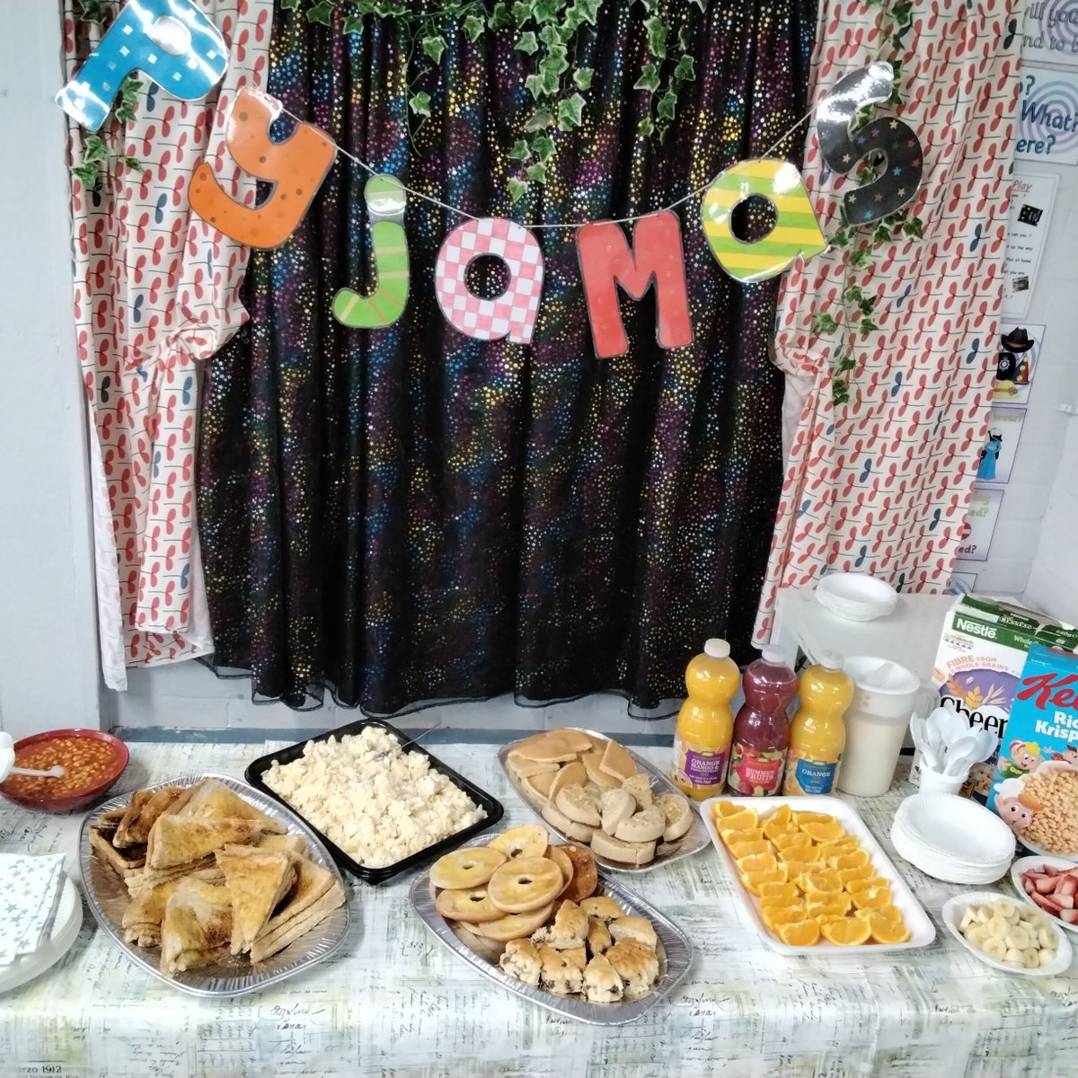 ParadisePrimary's tweet photo. 💤 PYJAMA PARTY 💤
Children had a fantastic time showing off their #pyjamas to their friends and sharing #breakfast 🥣🍞🧇🍳.
They designed and decorated their own pyjamas and sleep eye masks.
Most importantly, children reiterated the #sunnahs of #sleeping 🛌 and waking up🌅. https://t.co/2630PBBiJR