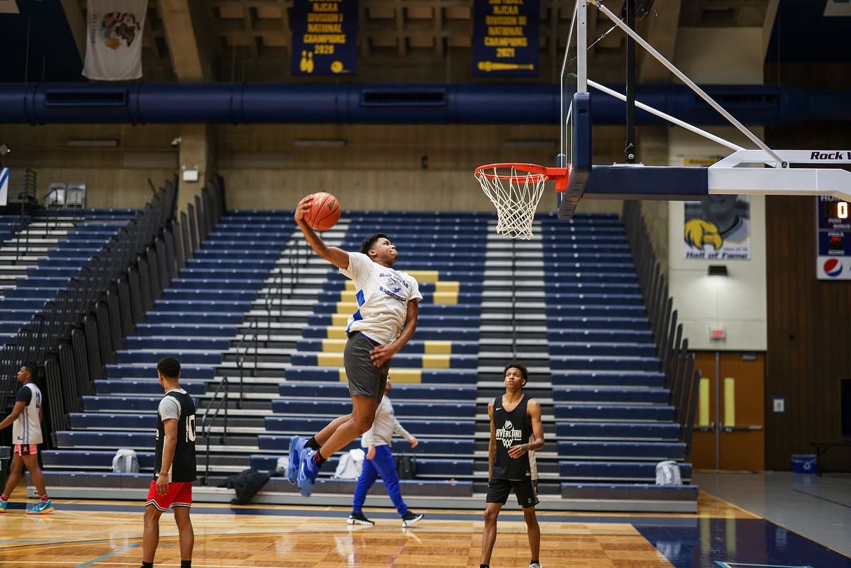 RaheemBriz0's tweet photo. This season was amazing! even though i did not play i was apart of something bigger than basketball and a brotherhood and we did something special this year and I wouldn’t trade this experience for anything in the world…thank you @RCC_BlueDevils for everything! https://t.co/QKkxZxkPcV