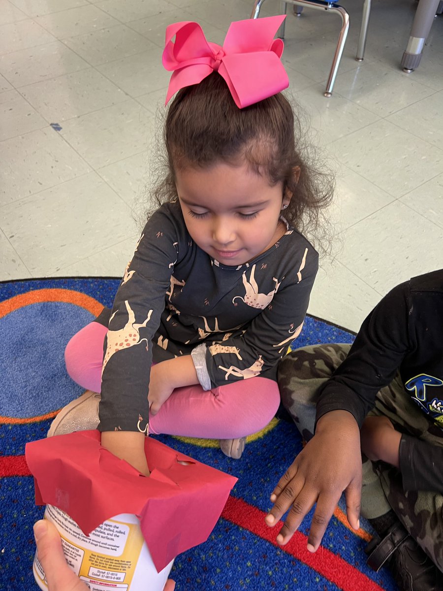 PFainUPK's tweet photo. UPK-B had a great time during our 5 Senses Unit. We tasted different foods, smelt essential oils, made egg shakers, stuck our hands in a mystery box, made Oobleck, and went on a nature walk. #prekfun #learningthroughplay https://t.co/e4wEI9ja9Q